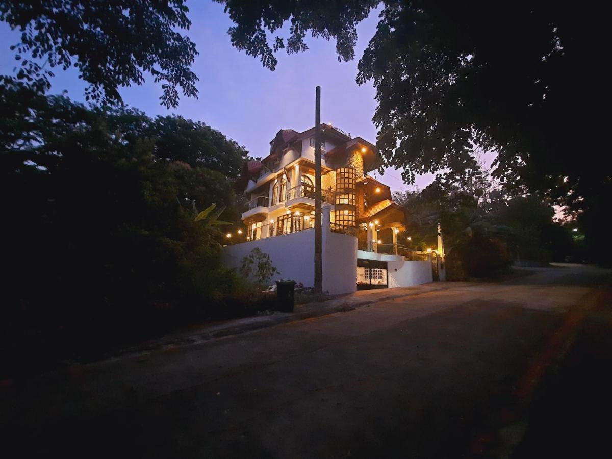 El Castillo Bed And Breakfast Angono Екстериор снимка