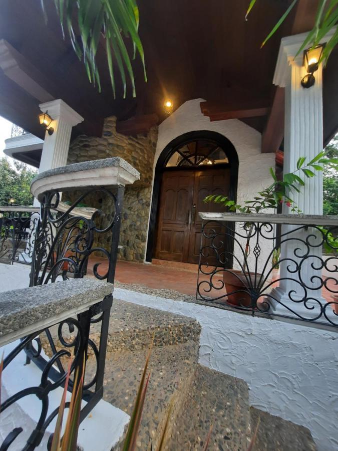 El Castillo Bed And Breakfast Angono Екстериор снимка