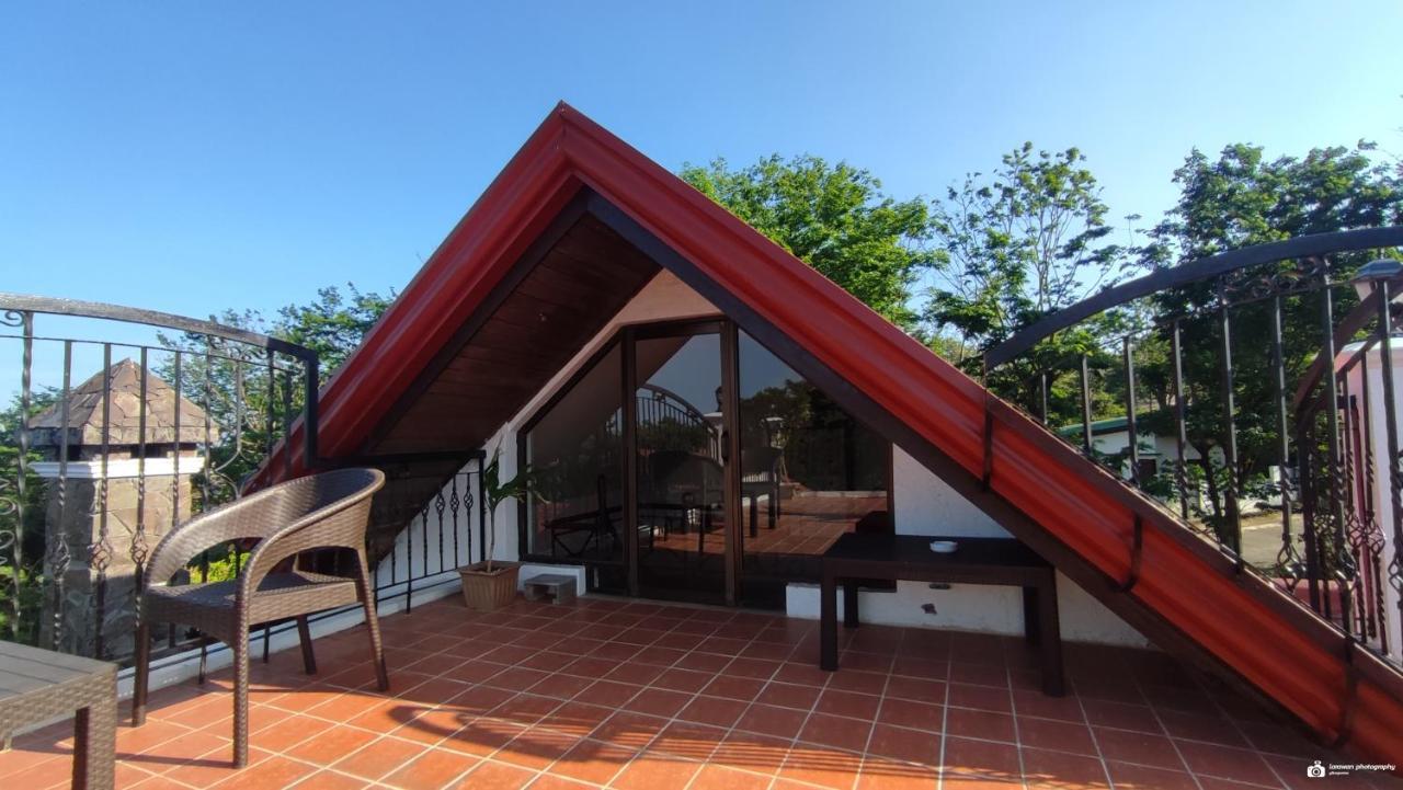 El Castillo Bed And Breakfast Angono Екстериор снимка