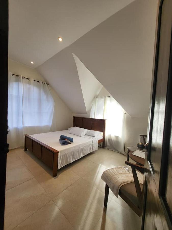 El Castillo Bed And Breakfast Angono Екстериор снимка
