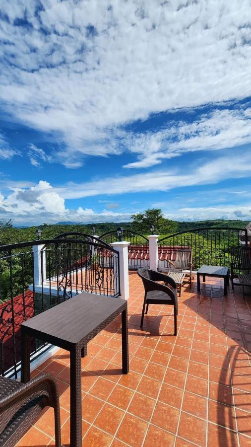El Castillo Bed And Breakfast Angono Екстериор снимка
