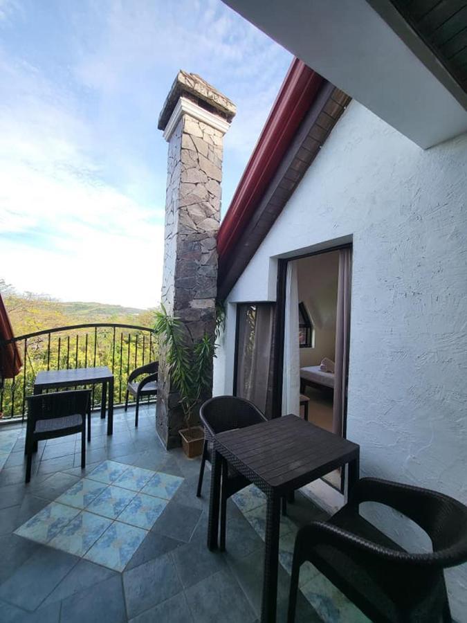 El Castillo Bed And Breakfast Angono Екстериор снимка