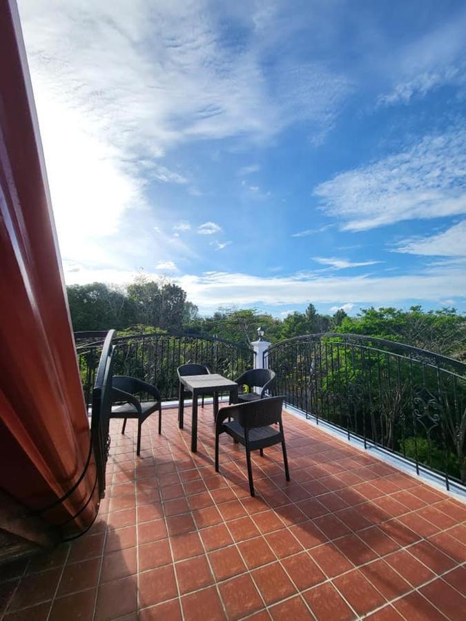 El Castillo Bed And Breakfast Angono Екстериор снимка