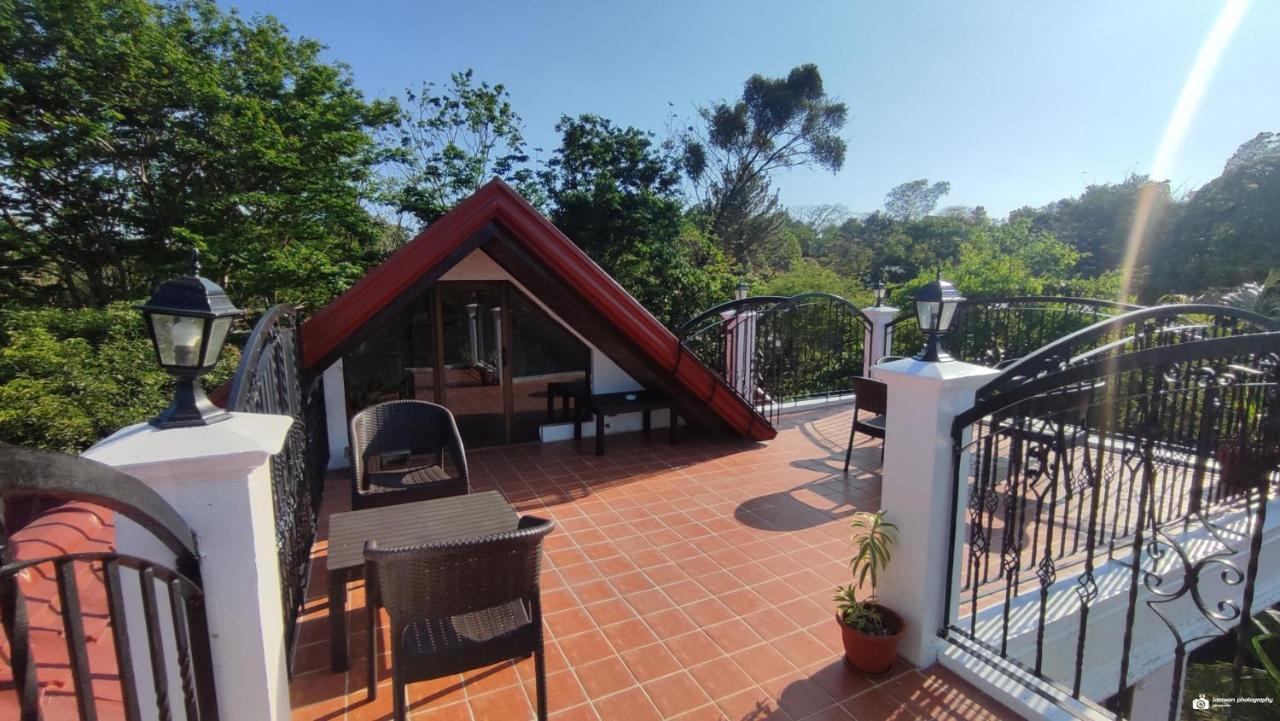 El Castillo Bed And Breakfast Angono Екстериор снимка
